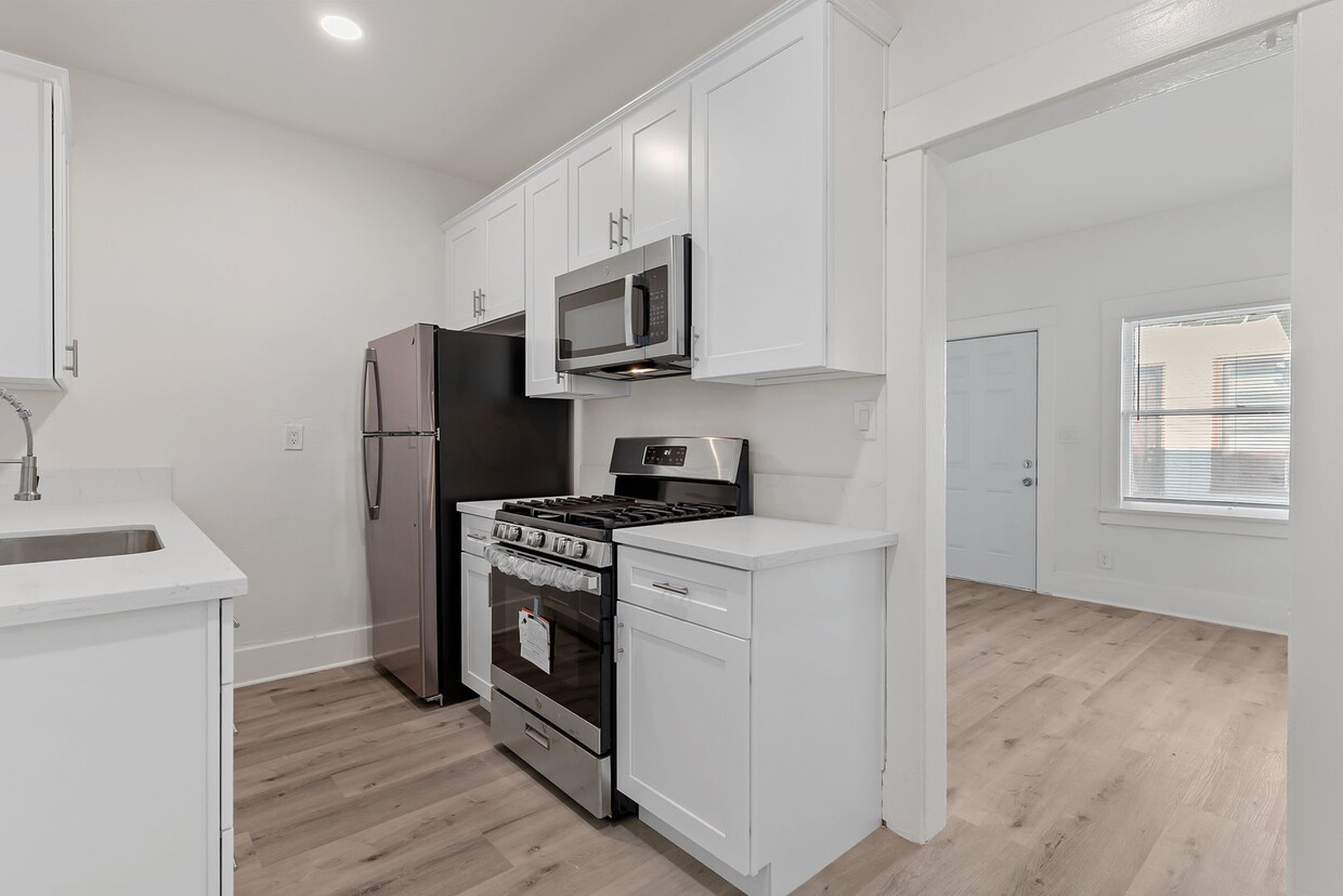 Foto principal - 1045 E 4th St