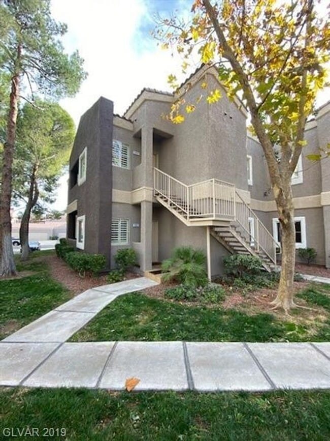 Building Photo - UPSTAIRS CONDO! 2 BEDROOMS 2 BATHROOMS WIT...