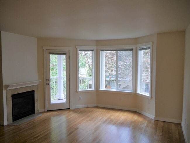 Foto del edificio - Lovely Lake City 3 Bed Townhome