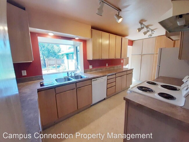 Foto del edificio - 4 br, 1 bath House - 660 E 22nd