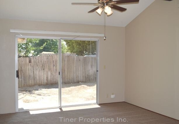 Foto del edificio - Large two bedroom duplex with great yard!