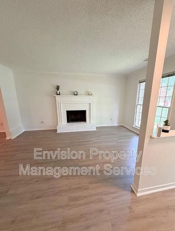 Building Photo - 702 Redland Dr