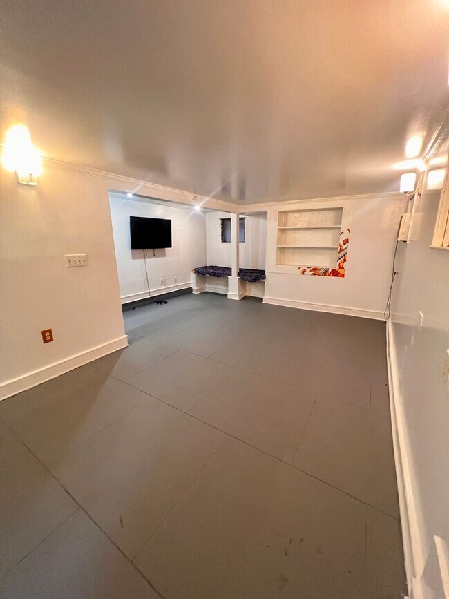 Building Photo - Charming 1 bed, 1 bath, In Kaimuki