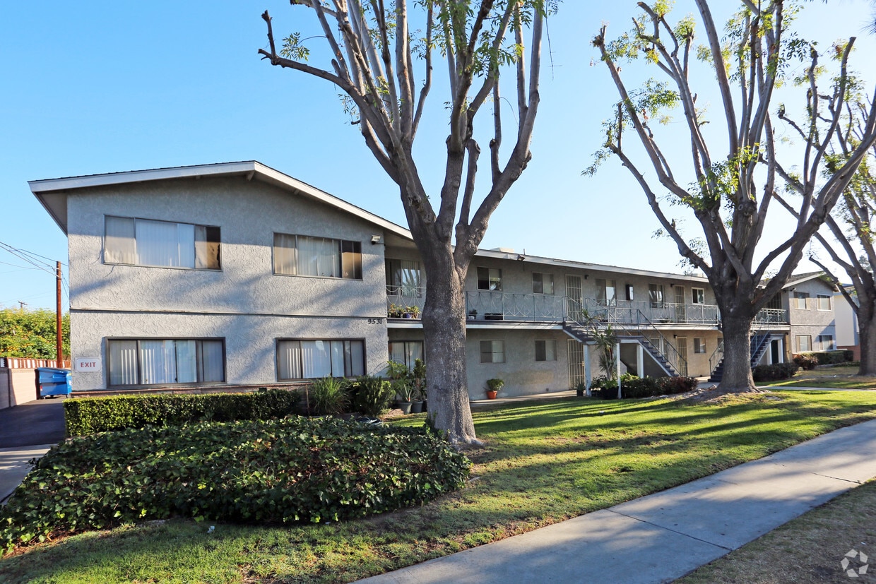 Building Photo - 9531 Alwood Ave