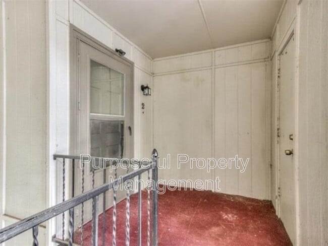 Building Photo - 1725 E Lindsey St