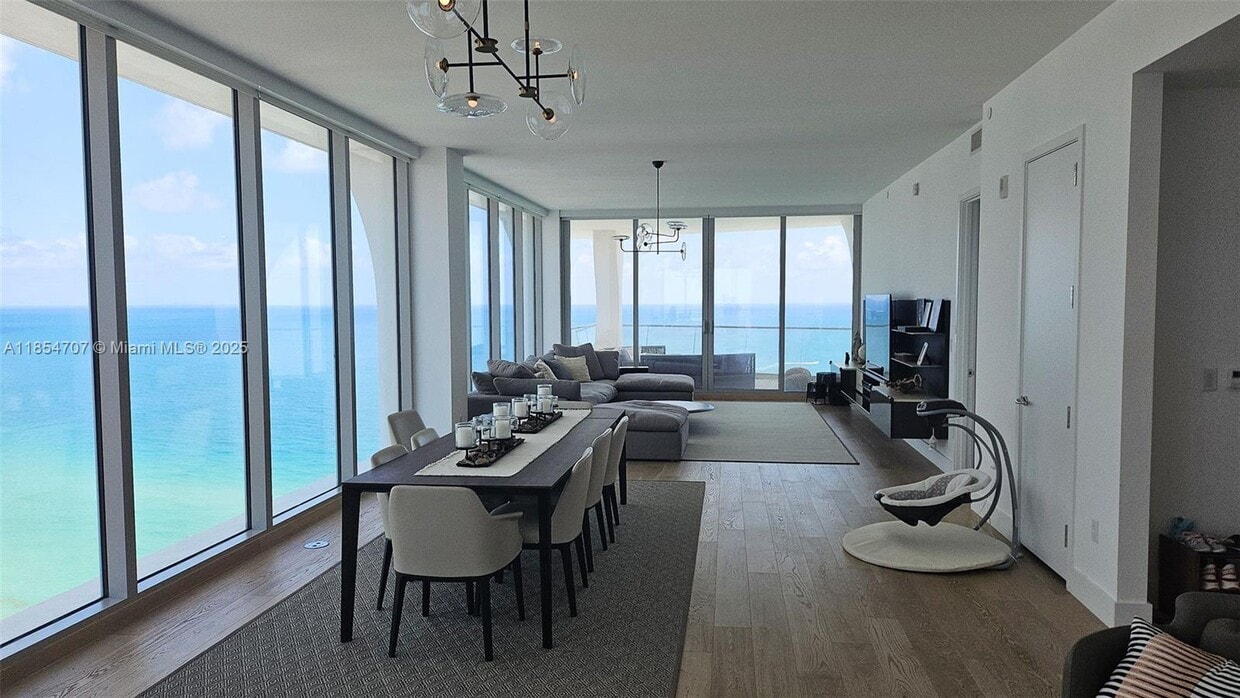 Primary Photo - 16901 Collins Ave