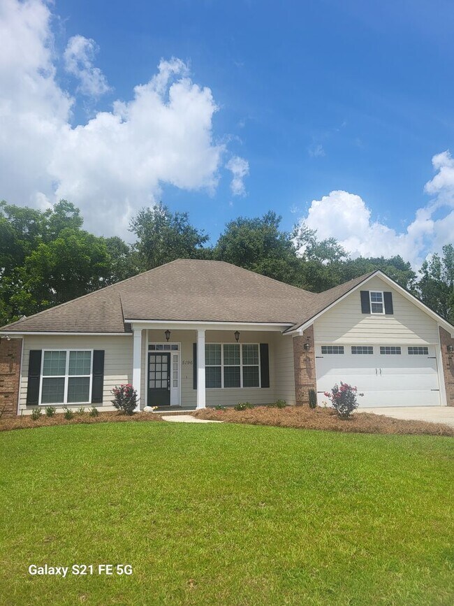 Building Photo - 4 bedroom, 3 bath, 2145 sq ft home