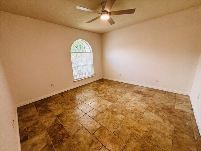 Foto del edificio - 506 Rosewood Dr