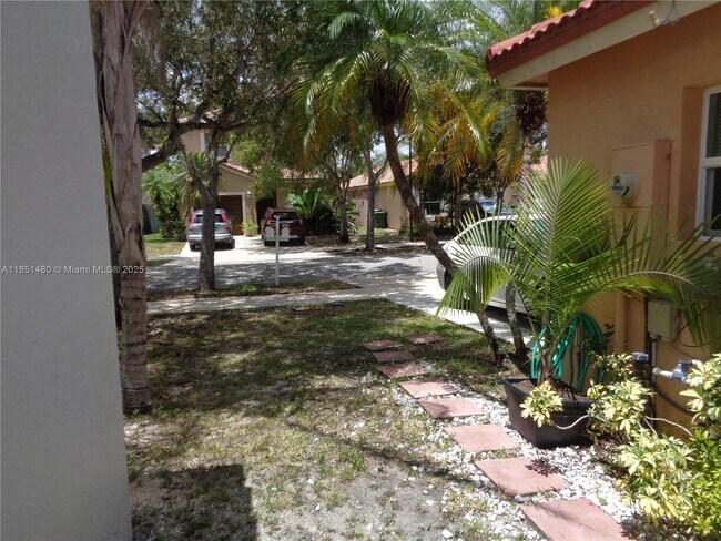 Foto del edificio - 2060 SE 14th St