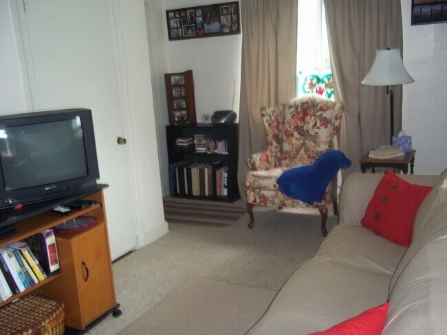 Foto del edificio - 110 Longhill Rd