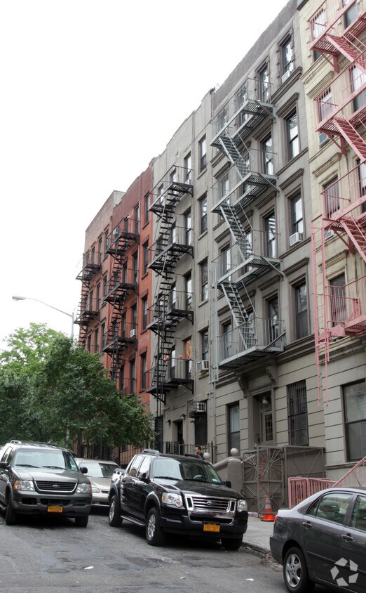 Foto del edificio - 120 E 102nd St