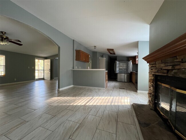 Foto del edificio - 66 McFaddin Rd