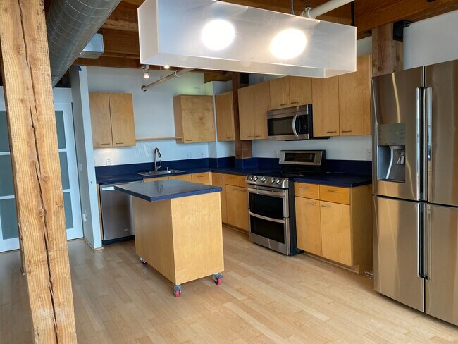 Building Photo - 650 Delancey St