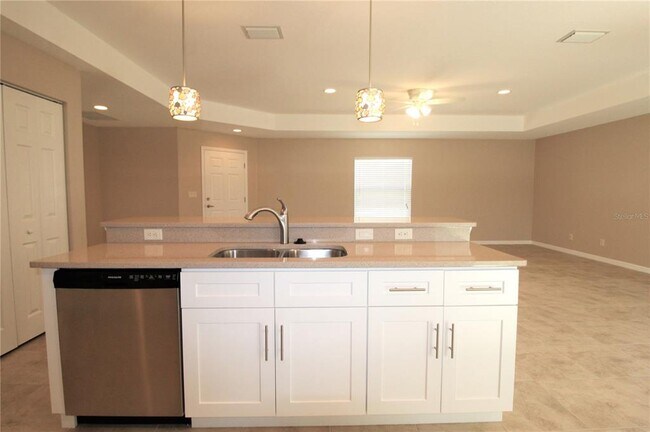 Foto del edificio - 3356 Howell Pl