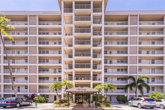 Building Photo - 2671 S Course Dr