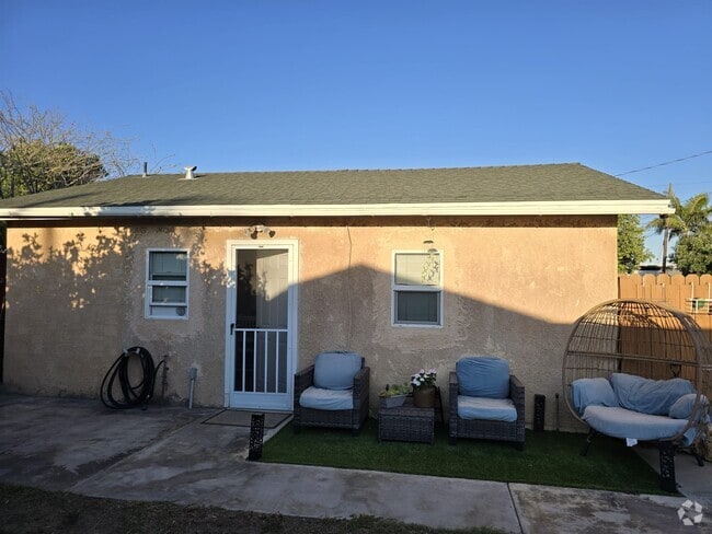 Building Photo - 4758 Walnut Ave