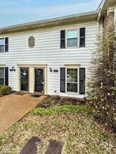 Building Photo - 719 Fox Ridge Dr