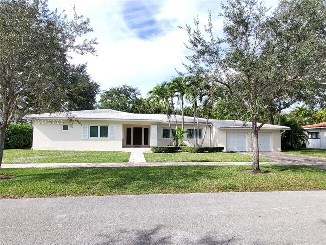 Building Photo - 825 Cremona Ave