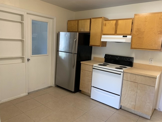 Building Photo - 912 Tracy St