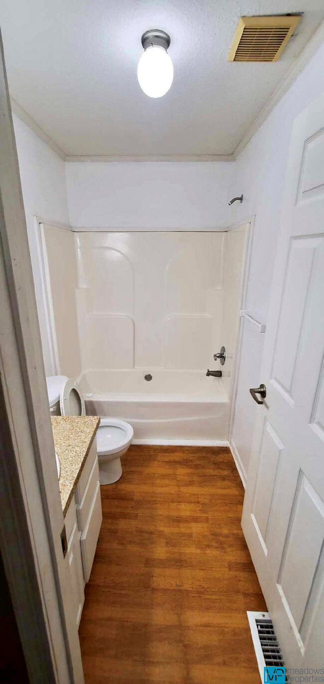 Foto del edificio - 122 Meadows Ln