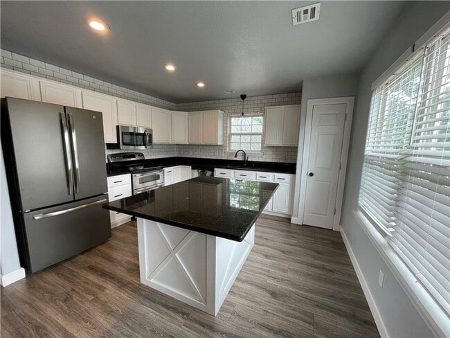 Building Photo - 47 Valley View Cir