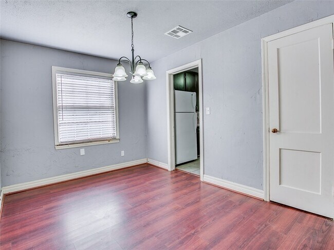Building Photo - Cute 2 Bed | 1 Bath | 1 Car Garage