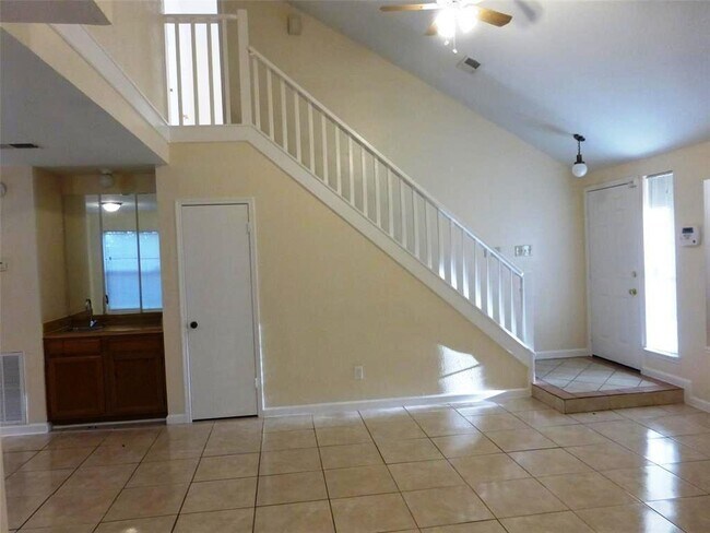 Building Photo - 8626 Elm Lake Dr