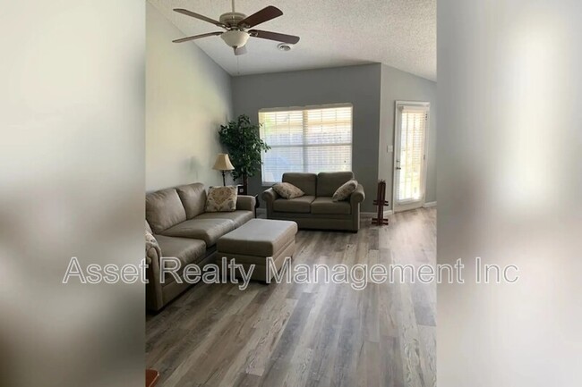 Foto del edificio - 10008 Greylock Way