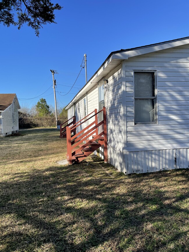 Building Photo - 55 Swan Ln