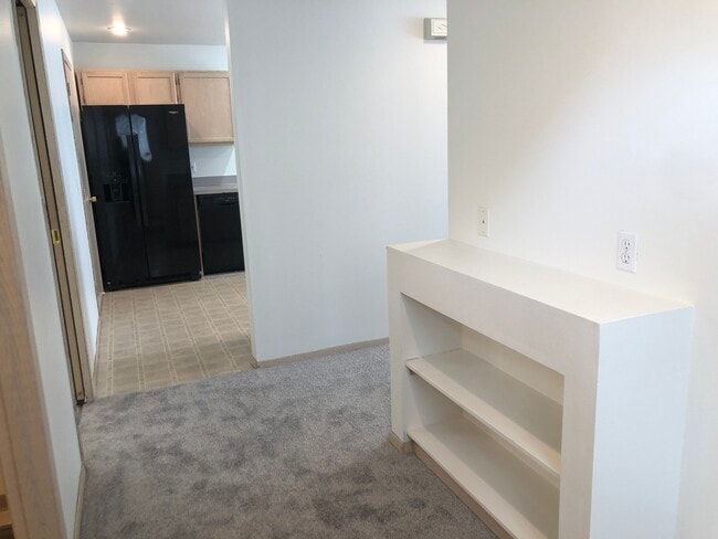 Building Photo - 249 NW Clay Ct