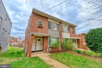 Building Photo - 42 Varnum St NE