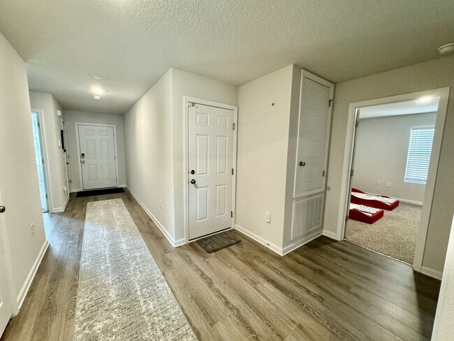 Building Photo - 914 Lovebird Ct