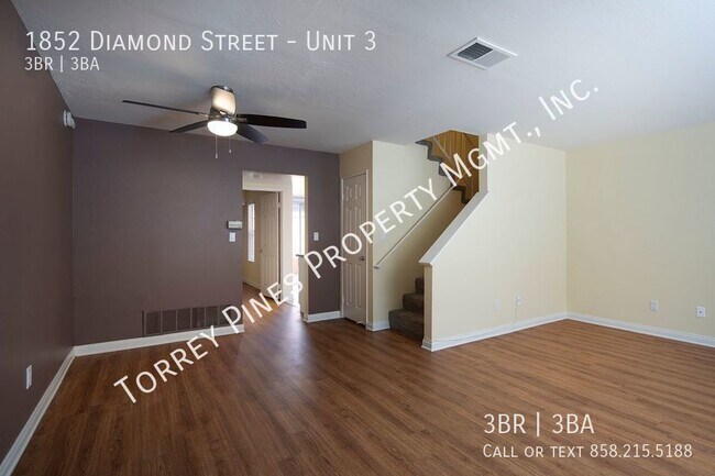 Building Photo - Pacific Beach 3BR Townhouse with Fireplace...