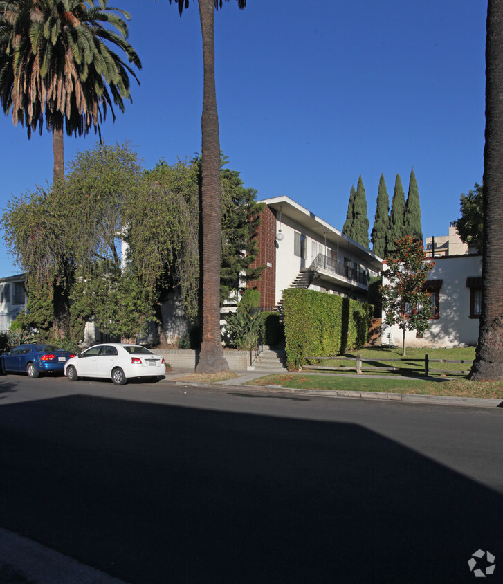 Foto principal - 4563 Ambrose Ave