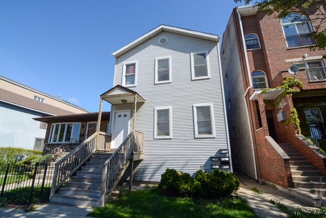 Building Photo - 1743 W North Ave