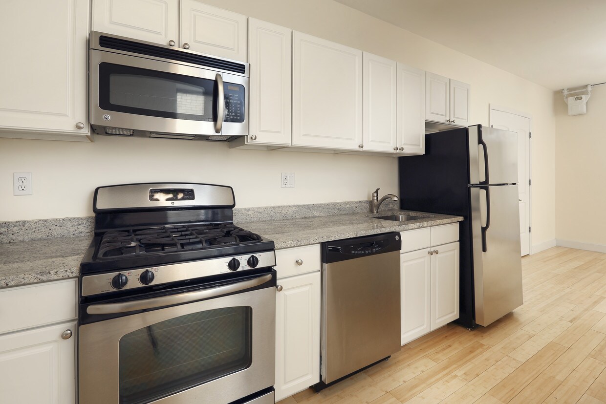 Primary Photo - 79 St Nicholas Pl