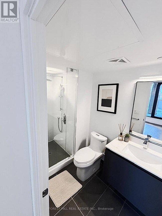 Photo du bâtiment - 1720 Bayview Ave