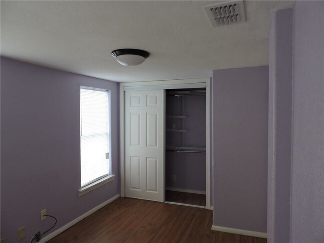 Building Photo - 3005 Reyna St