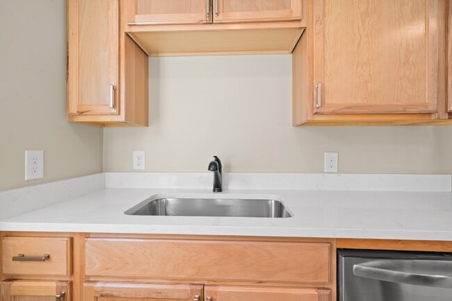 Building Photo - 17 Bridge St