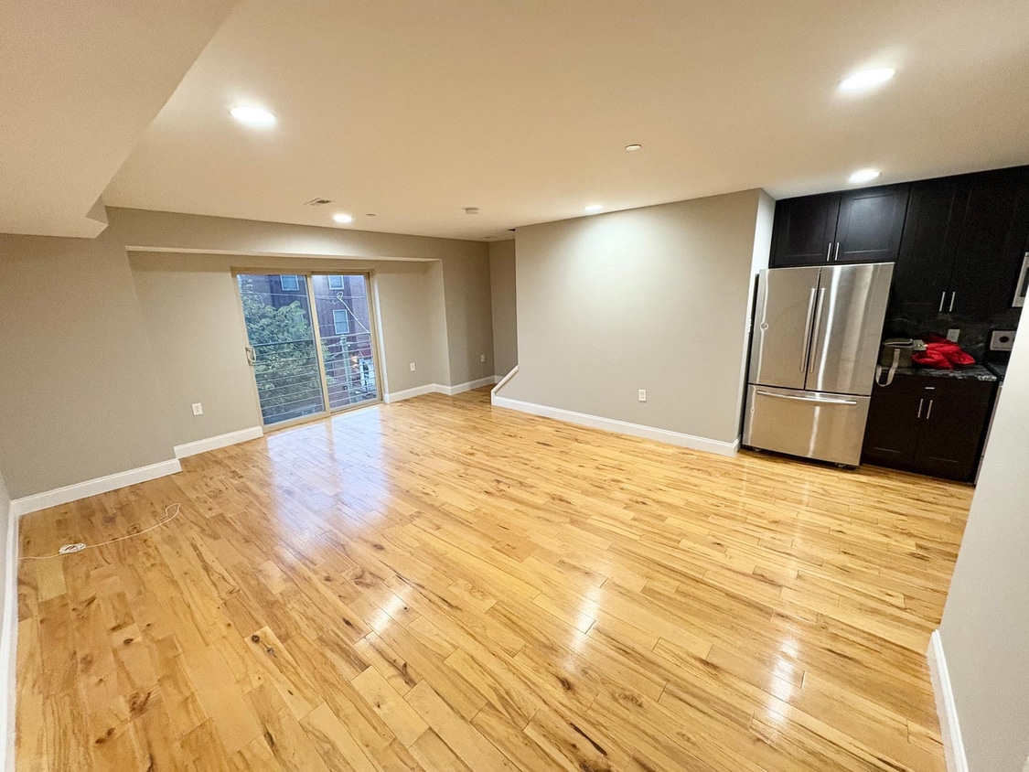 Photo - 422 N 40th St (LO)