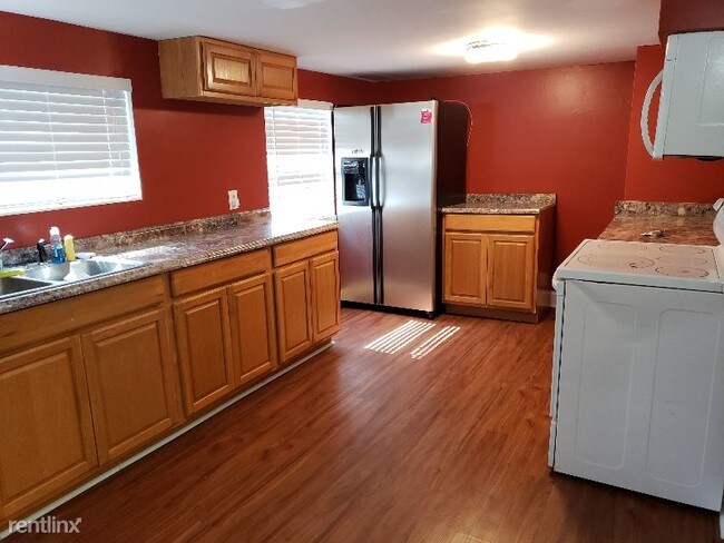 Building Photo - 3 br, 1 bath House - 620 S Mulrennan Rd