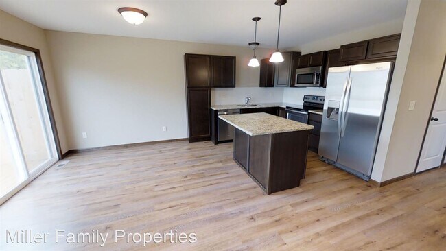 Foto del edificio - 4 br, 3.5 bath House - 729 Deer Haven