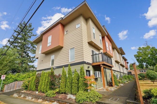 Building Photo - 1540 NE 175th St
