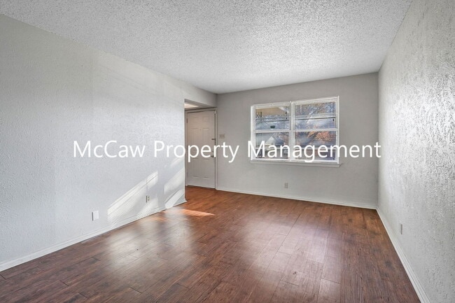 Building Photo - 709 Sequoia Dr