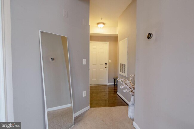 Foto del edificio - 5932 Founders Hill Dr