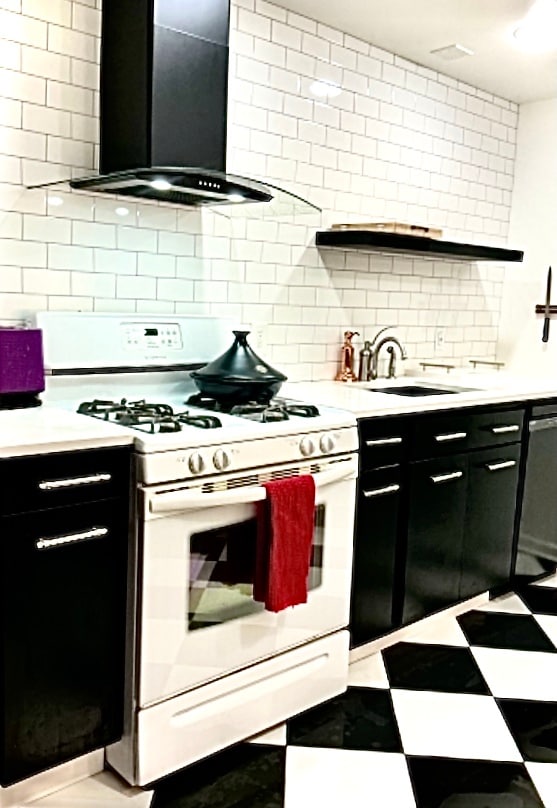 Building Photo - 45 Elm St