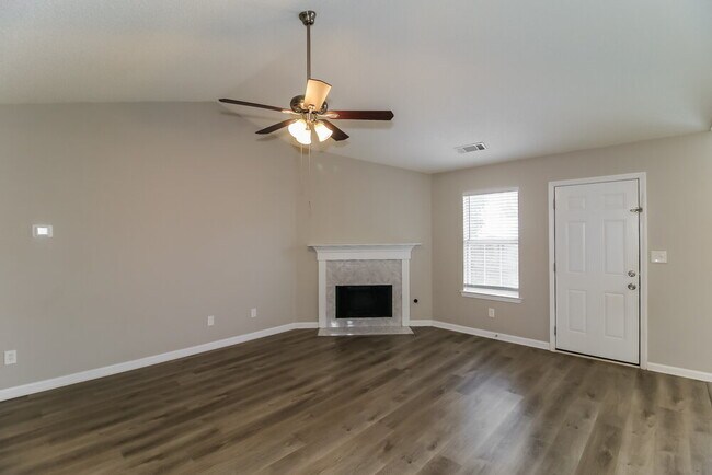 Foto del edificio - 604 Fieldcrest Dr