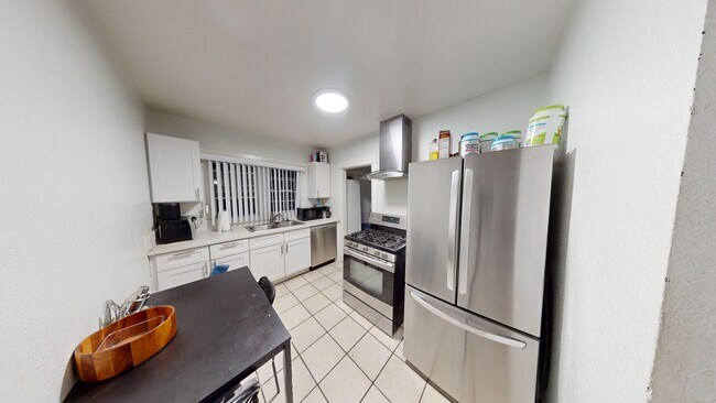 Foto del edificio - 1268 W Court St