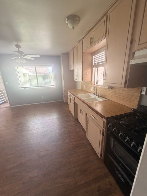 Foto del edificio - 9615 Walnut