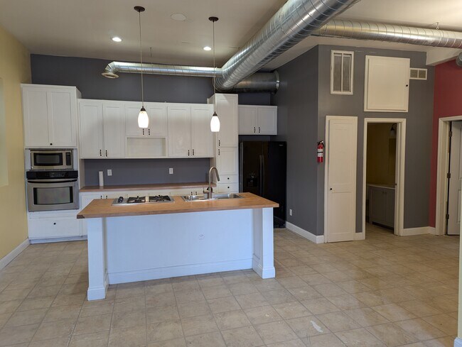 Foto del edificio - Negassa Property LLC 647